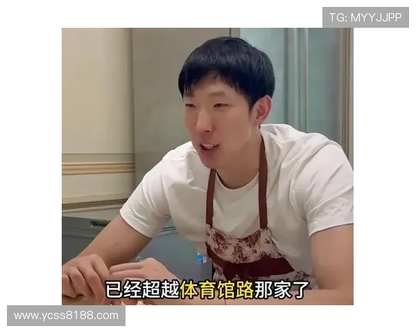 周琦儿子拿鸡蛋灌饼接机引热议 媒体人称运动员受伤应获更多包容 周琦儿子拿鸡蛋灌饼接机引热议 媒体人称运动员受伤应获更多包容